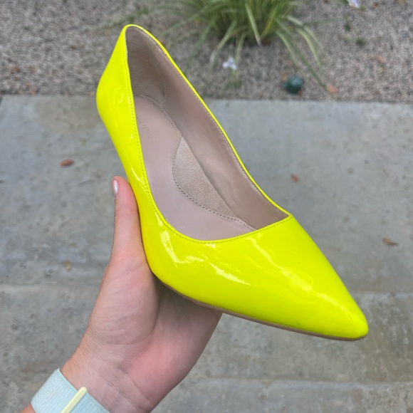 *SOLD* Neon yellow Pumps Heels Banana Republic Sz 8.5 - Picture 1 of 8